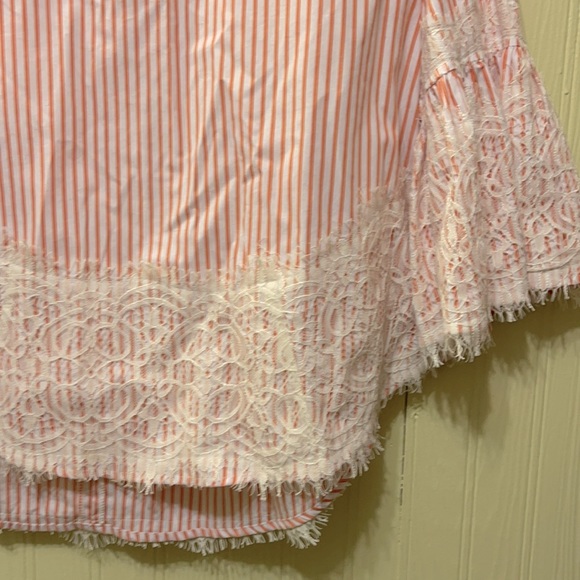 Lace-trimmed blouse - Picture 2 of 3